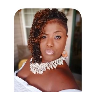 Meet your Posher, La'kia